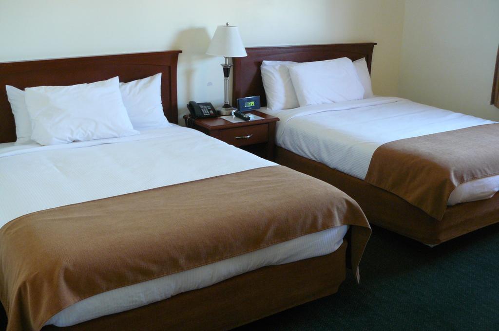 Ptarmigan Inn Hay River Kamer foto